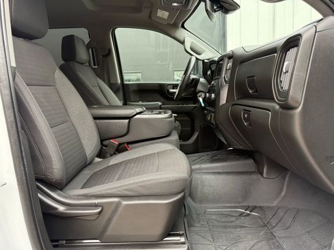 Used 2022 Chevrolet Silverado 2500 Custom w/ Custom Value Package image 9