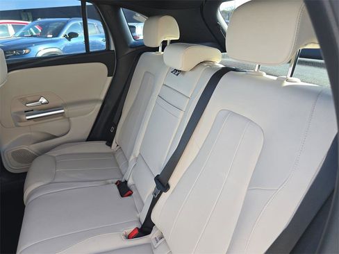 Used 2025 Mercedes-Benz GLA 250 4MATIC image 14