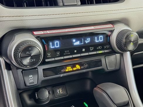 Used 2025 Toyota RAV4 XLE image 23