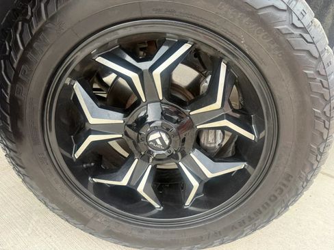 Used 2020 GMC Sierra 1500 SLT RWD image 14