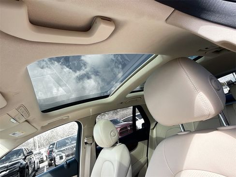 Used 2021 Mercedes-Benz GLC 300 w/ Multimedia Package image 24