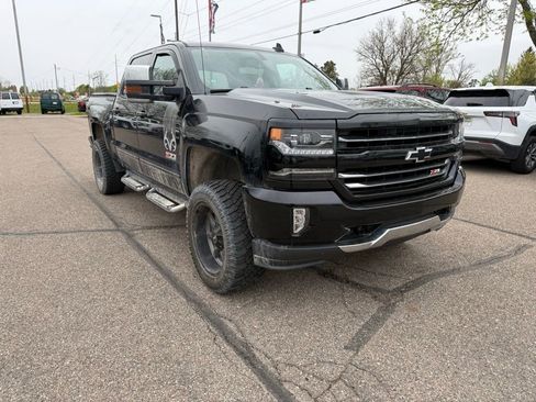 Used 2017 Chevrolet Silverado 1500 LTZ Z71 w/ Realtree Edition AWD/4WD image 6