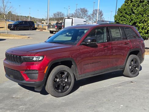 New 2025 Jeep Grand Cherokee Altitude image 3