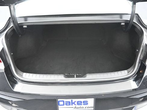 Used 2022 Hyundai Elantra SEL w/ Convenience + Premium Package FWD image 35
