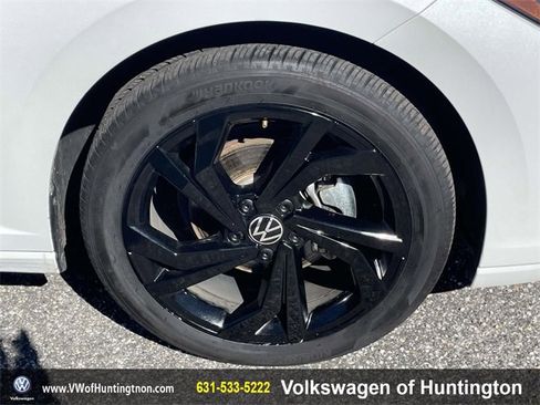 Certified 2025 Volkswagen Jetta SE w/ Sunroof Package image 7