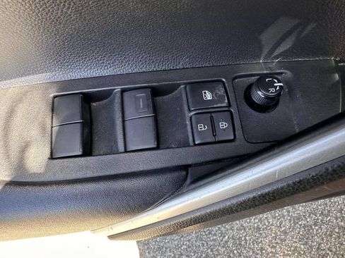 Used 2022 Toyota Corolla Cross LE w/ Moonroof Package AWD/4WD image 9