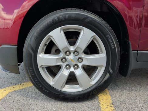 Used 2017 Chevrolet Traverse LT w/ Style and Technology Package image 4