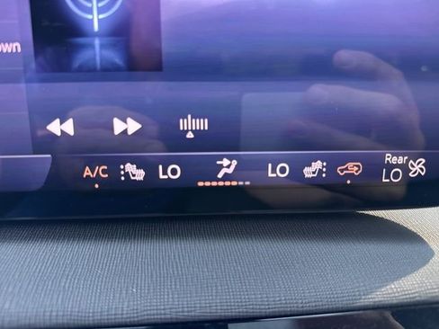 Used 2025 Buick Enclave Preferred FWD image 17