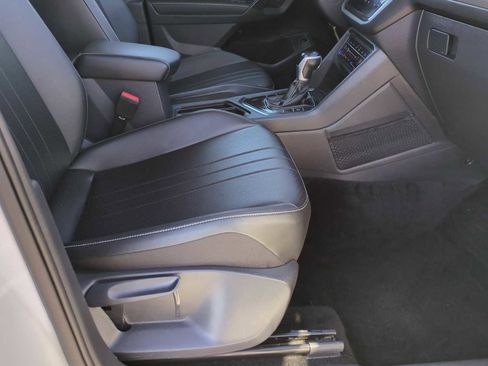 Used 2024 Volkswagen Tiguan SE image 27