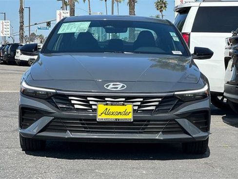 Certified 2025 Hyundai Elantra Sport image 9