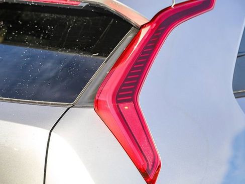 New 2026 Kia Niro Wind FWD image 9