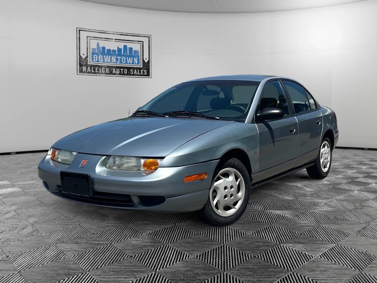 Used 2002 Saturn S-Series SL1 w/ SL1 Option Pkg 1 FWD image 2
