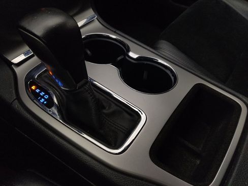 Used 2018 Jeep Grand Cherokee Laredo RWD image 26