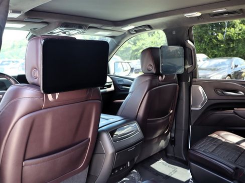 Used 2021 Cadillac Escalade ESV Sport Platinum w/ LPO, ONYX Package AWD/4WD image 39