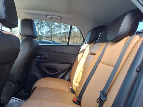 Used 2019 Chevrolet Trax LT w/ LT Convenience Package image 10