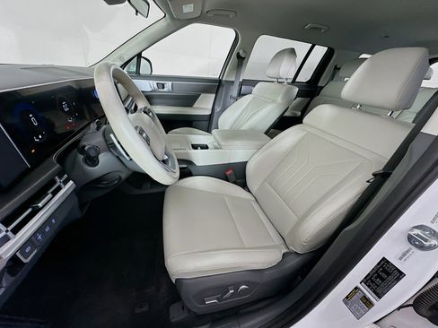 Used 2025 Hyundai Santa Fe SEL FWD image 13