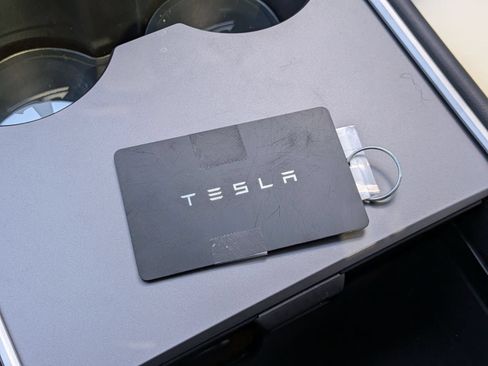Used 2023 Tesla Model Y Performance AWD/4WD image 17