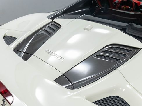 Used 2021 Ferrari F8 Tributo RWD image 59