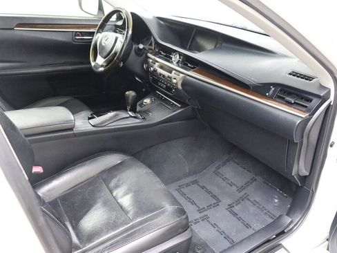 Used 2014 Lexus ES 350 w/ Luxury Package FWD image 22