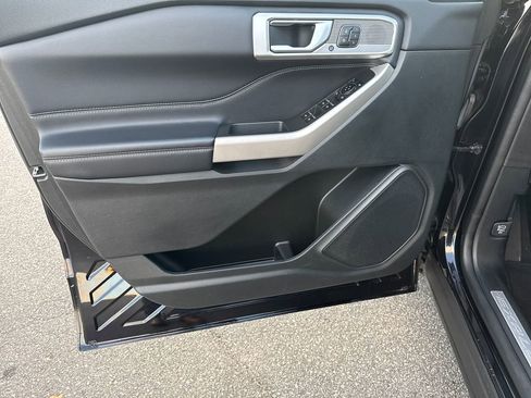 Used 2023 Ford Explorer Limited w/ Equipment Group 301A image 11