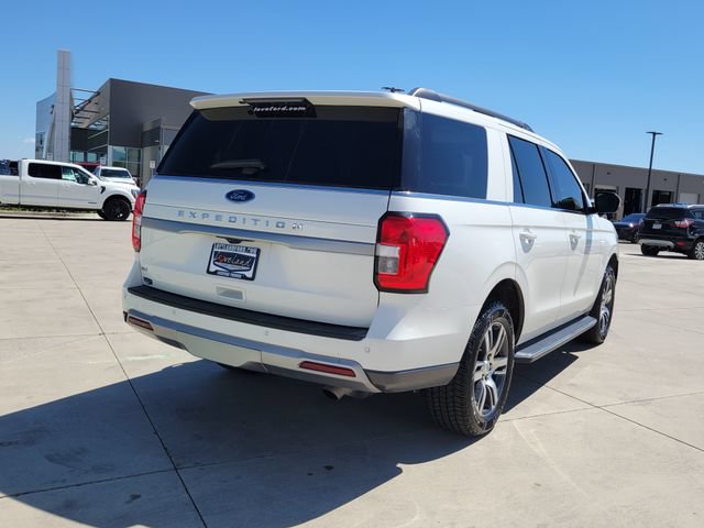 Used 2023 Ford Expedition XLT AWD/4WD image 3