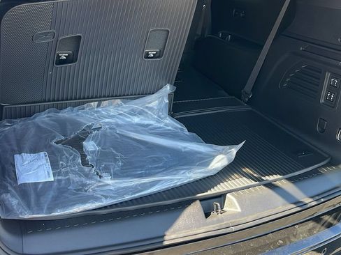 New 2026 GMC Acadia Denali Ultimate w/ LPO, Floor Liner Package AWD/4WD image 29
