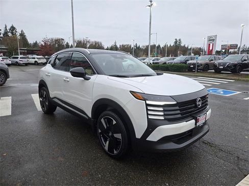 New 2026 Nissan Kicks SR image 3