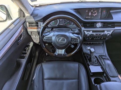 Used 2016 Lexus ES 300h image 30