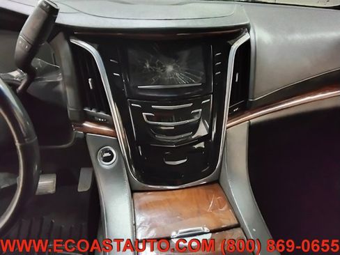 Used 2015 Cadillac Escalade Luxury AWD/4WD image 12
