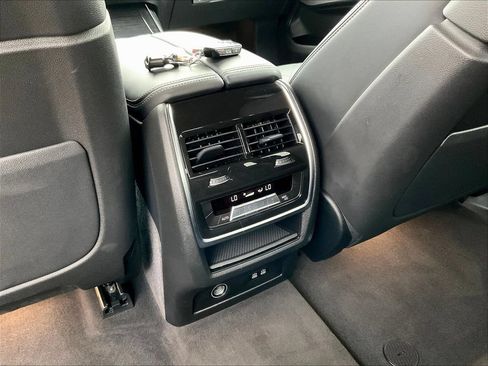 Used 2024 BMW X7 xDrive40i w/ M Sport Package AWD/4WD image 10
