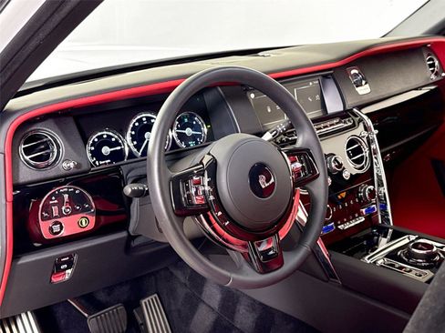 Used 2024 Rolls-Royce Cullinan image 17