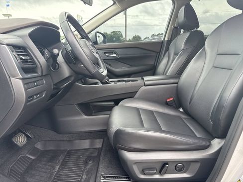 Used 2023 Nissan Rogue SV w/ SV Premium B Package FWD image 12