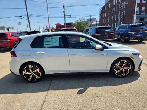 New 2025 Volkswagen GTI SE image 6