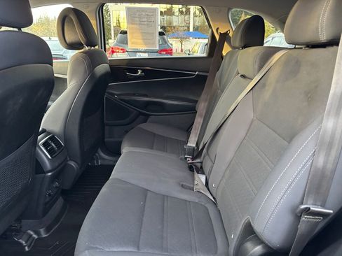 Used 2017 Kia Sorento LX image 14