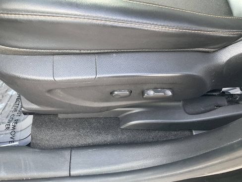 Used 2019 Chevrolet Trax LT w/ LT Convenience Package FWD image 12