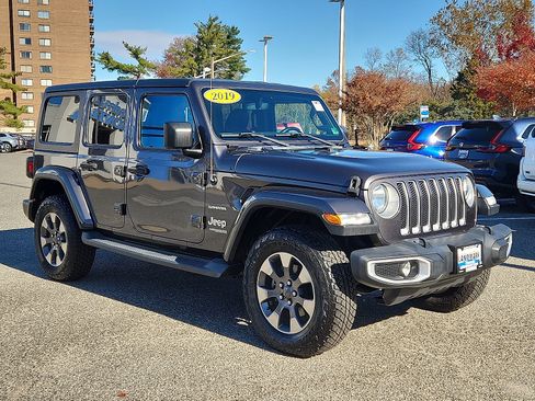 Used 2019 Jeep Wrangler Unlimited Sahara image 3