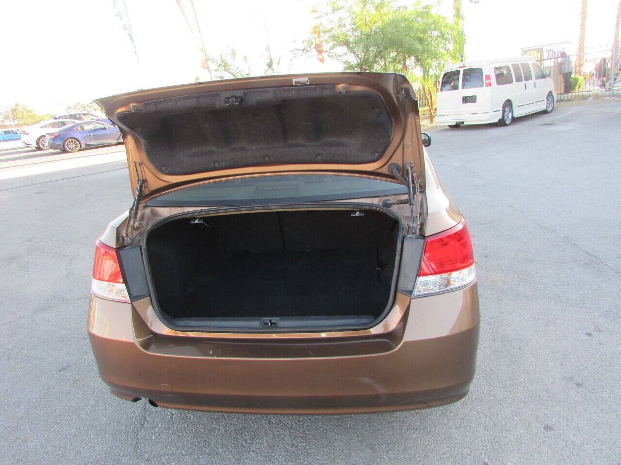 Used 2011 Subaru Legacy 2.5i AWD/4WD image 20
