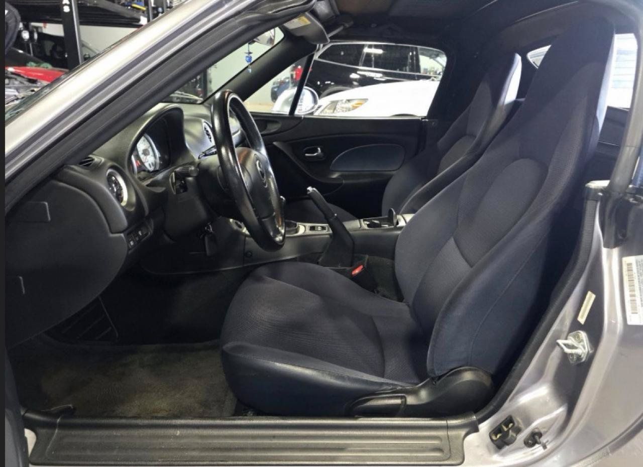 Used 2003 MAZDA MX-5 Miata RWD image 11