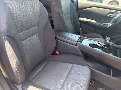 Used 2025 Nissan Rogue SV FWD image 14