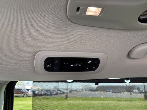 Used 2023 Chrysler Pacifica Touring-L FWD image 30