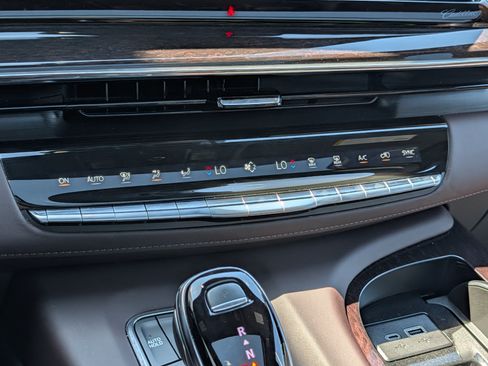 Certified 2023 Cadillac Escalade Premium Luxury Platinum AWD/4WD image 28