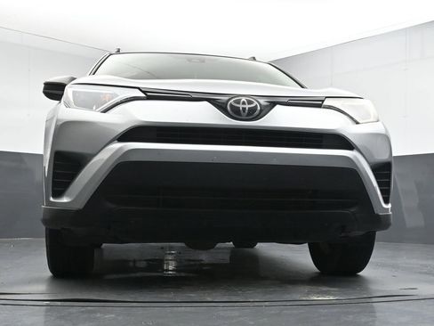 Used 2018 Toyota RAV4 LE image 19