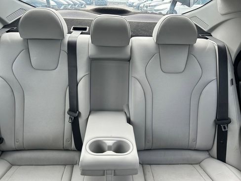 Used 2025 Hyundai Elantra Limited FWD image 24