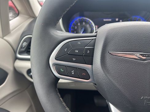 Used 2024 Chrysler Pacifica Touring-L FWD image 30