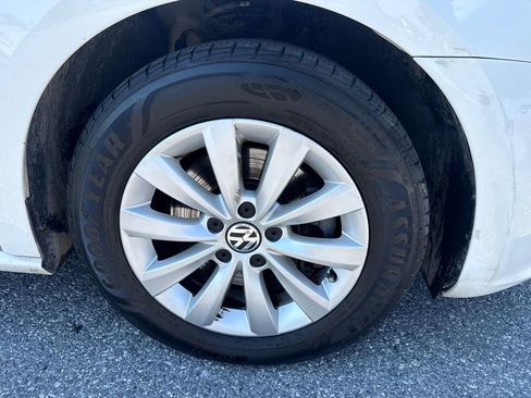 Used 2013 Volkswagen Passat 2.5 S FWD image 30