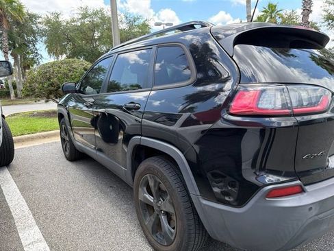 Used 2021 Jeep Cherokee Latitude Plus AWD/4WD image 2