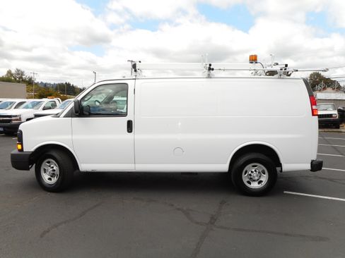 Used 2016 Chevrolet Express 2500 RWD image 6