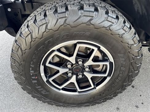 Used 2025 Jeep Wrangler Unlimited Rubicon image 14