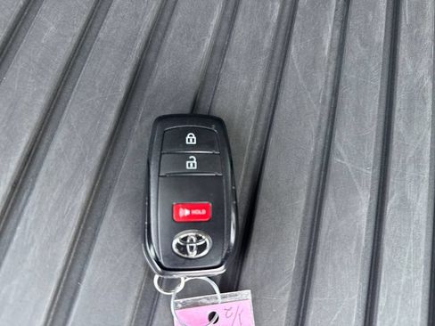 Used 2026 Toyota Corolla Cross LE AWD/4WD image 40