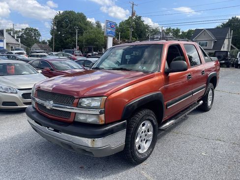 Used 2003 Chevrolet Avalanche 4x4 w/ Suspension Package, Off-Road image 2